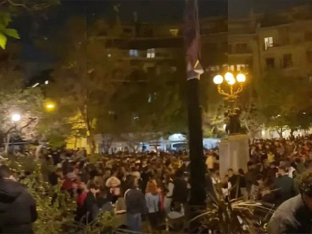 Ναι στις πλατείες αλλά όχι έτσι