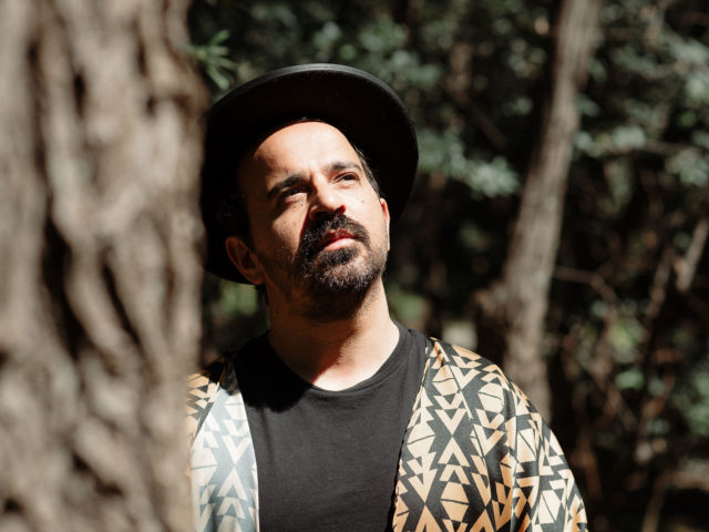 Ο Monsieur Minimal ονειρεύεται αμαρτίες και ταξίδια στον αμερικανικό νότο