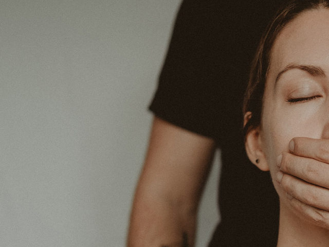 Επίθεση με καυστικό υγρό σε 25χρονη: Σοκάρουν οι μαρτυρίες των κατοίκων