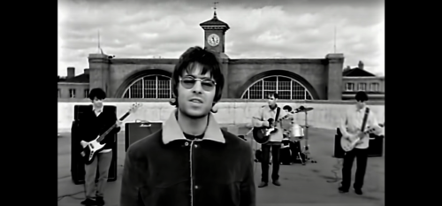 Στις 11 Απριλίου 1994 οι Oasis κυκλοφορούν το πρώτο τους single “Supersonic”