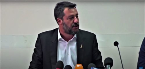 Ιταλία: Ο Ματέο Σαλβίνι παραπέμπεται σε δίκη για στέρηση ατομικής ελευθερίας σε 147 μετανάστες και πρόσφυγες
