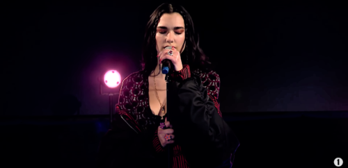 Η Dua Lipa πραγματοποίησε μία ακόμη εμφάνιση «του ονείρου» στο BBC Radio 1 Live Lounge [ΒΙΝΤΕΟ]