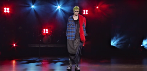 Στο επίκεντρο της κολεξιόν AW21 του Junya Watanabe η φιγούρα του πανκ, Soo Catwoman [ΒΙΝΤΕΟ]