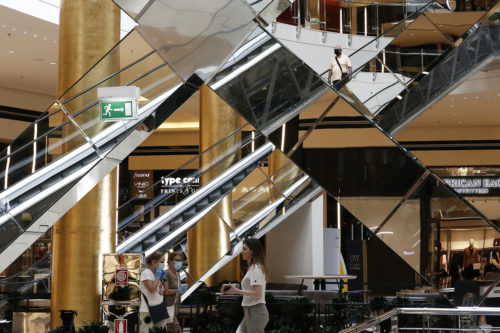 Ανοικτά από σήμερα εμπορικά κέντρα, εκπτωτικά χωριά και κέντρα αισθητικής