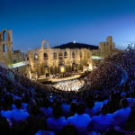 Υπό αυστηρούς όρους η επανεκκίνηση των συναυλιών και των θεάτρων