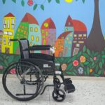 Μαθητές του 3ου ΓΕΛ Κοζάνης μάζεψαν πλαστικά καπάκια και δώρισαν αναπηρικό αμαξίδιο στο γηροκομείο