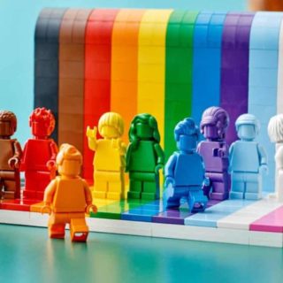 Η Lego είναι περήφανη που θα κυκλοφορήσει το νέο ΛΟΑΤΚΙΑ+ σετ: “Everyone is Awesome”
