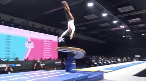 H Σιμόν Μπάιλς γίνεται η πρώτη γυναίκα που ολοκλήρωσε διπλό άλμα Γιουρτσένκο [ΒΙΝΤΕΟ]