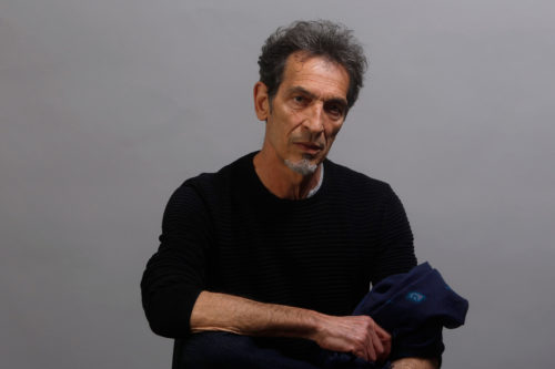 Ο Γιάννης Μήτσης κυκλοφορεί τον νέο του δίσκο «Σύννεφα παντού»