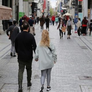 Άρση περιοριστικών μέτρων: Τι αλλάζει από σήμερα