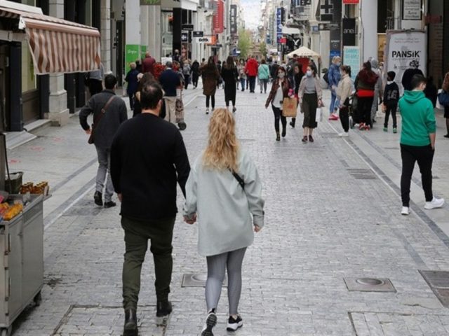 Άρση περιοριστικών μέτρων: Τι αλλάζει από σήμερα