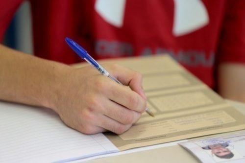 Με sms στο κινητό των υποψηφίων τα αποτελέσματα των πανελλαδικών