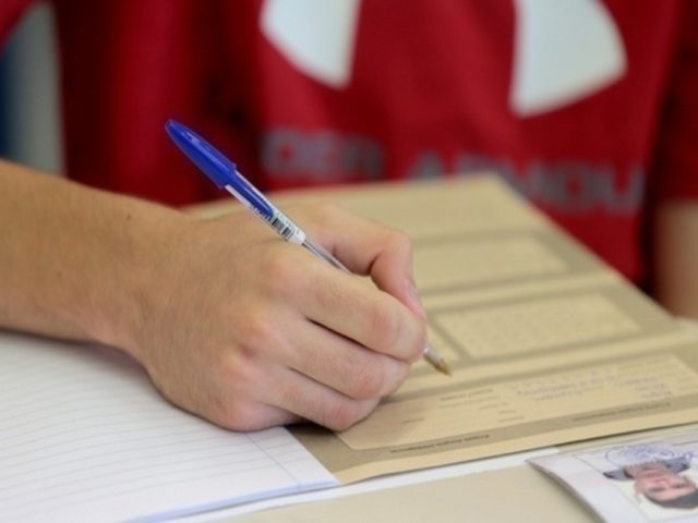 Με sms στο κινητό των υποψηφίων τα αποτελέσματα των πανελλαδικών