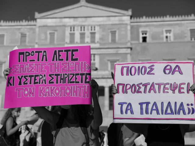 Σήμερα ψηφίζεται το ν/σ Τσιάρα και η κοινωνία αντιδρά: «Πρώτα λέτε “Σπάστε τη σιωπή” κι ύστερα στηρίζετε τον κακοποιητή»