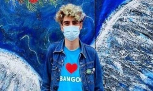 Το πρώτο genderqueer, άφυλο και non binary άτομο εξελέγη στη δημαρχία της Ουαλίας στα 22 του