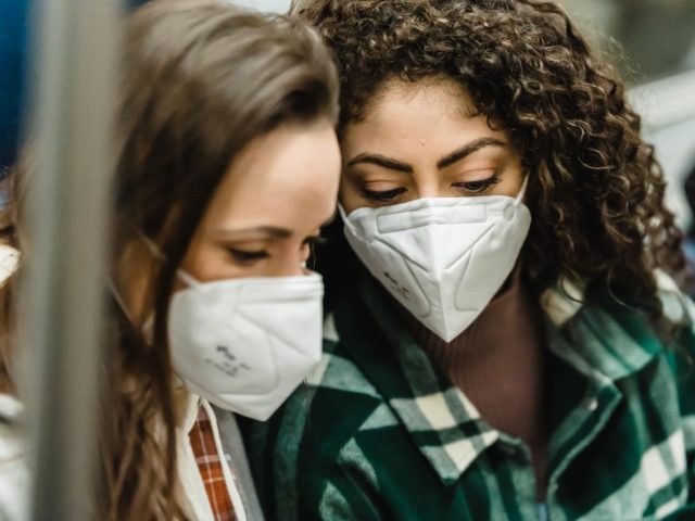 Φόβους για νέο κύμα πανδημίας από τον επόμενο χειμώνα εκφράζουν οι ειδικοί