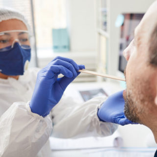 Οι ασθενείς Covid-19 με νευρολογικά συμπτώματα έχουν εξαπλάσια πιθανότητα να πεθάνουν