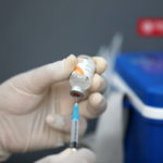 Όλα όσα γνωρίζουμε για τις πιθανές μελλοντικές ενισχυτικές δόσεις των εμβολίων