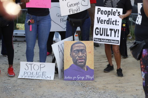 Ο αστυνομικός που δολοφόνησε τον Τζορτζ Φλόιντ ζητά νέα δίκη