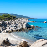 Το γαλλικό περιοδικό «Le Point» υμνεί την «ανεξερεύνητη» Ελλάδα