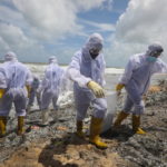 Σρι Λάνκα: Οι παραλίες της, απειλούνται από τόνους πλαστικού μετά τη φωτιά σε πλοίο μεταφοράς εμπορευματοκιβωτίων