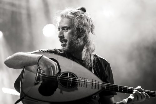 Ο Γιάννης Χαρούλης έρχεται στο Κατράκειο Θέατρο Νίκαιας στις 28 και 29 Ιουνίου