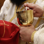 Ιωάννινα: Η Μητρόπολη τιμώρησε ιερείς που χρησιμοποίησαν κουταλάκια μιας χρήσης