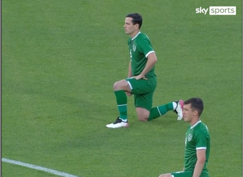 Euro 2020:Οι Ούγγροι φίλαθλοι γιουχάισαν του Ιλρανδούς που γονάτισαν κατά του ρατσισμού [ΒΙΝΤΕΟ]