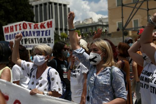 Ορμητικά και σήμερα ο κόσμος στους δρόμους, απέναντι στο νομοσχέδιο Χατζηδάκη