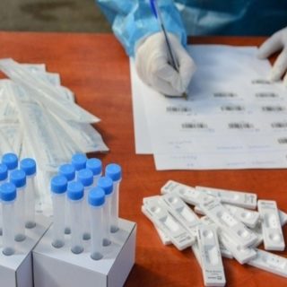 Κορωνοϊός: 605 νέα κρούσματα, 13 θάνατοι, 204 οι διασωληνωμένοι