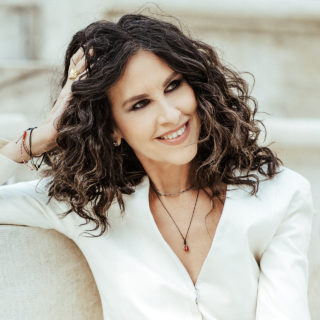 Όταν η Ελευθερία Αρβανιτάκη χόρευε βαλς ξημέρωμα στην Ικαρία