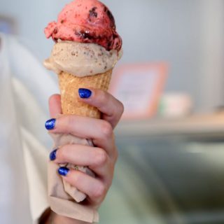 Το πιο εναλλακτικό παγωτό της Αθήνας το έφτιαξαν μια γραφίστρια κι ένας φωτογράφος