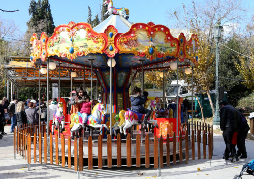 Επαναλειτουργούν από σήμερα οι παιδότοποι, τα λούνα παρκ και οι υπηρεσίες ευεξίας