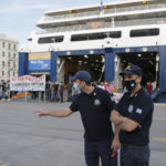 Δεμένα τα πλοία στα λιμάνια διαμαρτύρονται οι επιβάτες στον Πειραιά