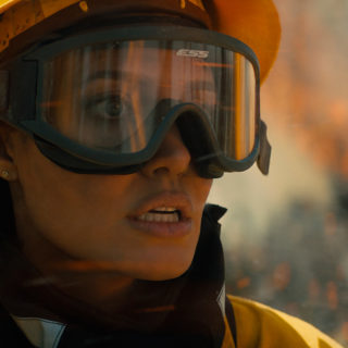 Η Αντζελίνα Τζολί δασοπυροσβέστης; Ναι, στο Αυτοί που Εύχονται το Θάνατό μου