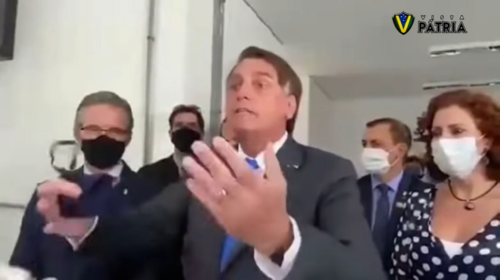 «Βούλωσε το στόμα σου! Είσαι ελεεινός!»: Επίθεση Μπολσονάρου σε δημοσιογράφο που του υπενθύμισε να φορά μάσκα [ΒΙΝΤΕΟ]