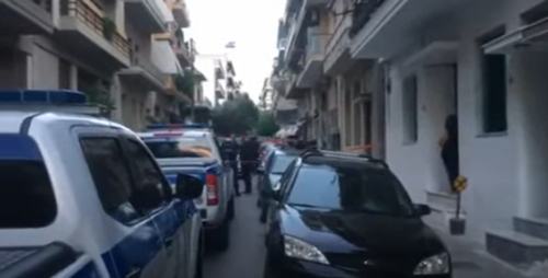 Πετράλωνα: «Εύχομαι να τον πιάσετε, δεν αντέχω άλλο πια»-Ξεσπά η μητέρα του 35χρονου βιαστή