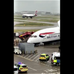 Βρετανία: «Κατέρρευσε» το μπροστινό μέρος αεροπλάνου της British στο Heathrow [BINTEO]