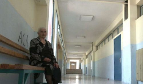 Η 86χρονη Σουλτάνα Γκέσου πήρε το πτυχίο του Βοηθού Νοσηλευτή από το Επαγγελματικό Λύκειο Κοζάνης