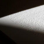 Σε γραφή Braille οι τιμοκατάλογοι όλων των καταστημάτων εστίασης και αναψυχής από τον Φάρο Τυφλών