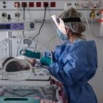 Ευλογιά των πιθήκων: Δεκάδες ύποπτα και επιβεβαιωμένα κρούσματα σε Ευρώπη και Βόρεια Αμερική