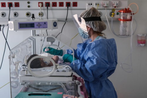 Βρέφος 14 ημερών θετικό στον κορωνοϊό