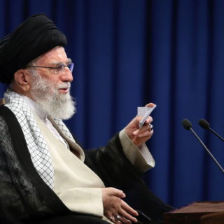 Αγιατολάχ: «Η εμπειρία δείχνει πως το να έχεις εμπιστοσύνη στη Δύση δεν λειτουργεί»