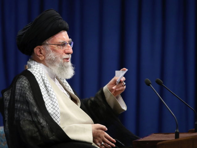 Αγιατολάχ: «Η εμπειρία δείχνει πως το να έχεις εμπιστοσύνη στη Δύση δεν λειτουργεί»