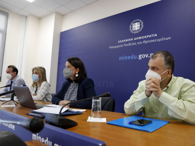 «Υπάρχουν και τα δημόσια ΙΕΚ» η απάντηση του Γ.Γ του υπουργείου Παιδείας στους μαθητές που αποκλείονται από τα πανεπιστήμια [ΒΙΝΤΕΟ]