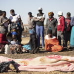 Νότια Αφρική: Αναστολή των εμβολιασμών λόγω των βίαιων επεισοδίων