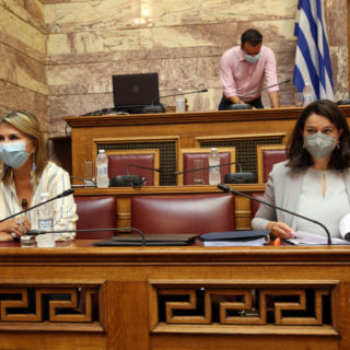 Επιτροπή Μορφωτικών Υποθέσεων της Βουλής: Υπερψηφίστηκε επί της αρχής το νομοσχέδιο για το «νέο σχολείο»