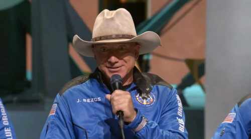 «Άναυδος» ο Τζεφ Μπέζος από το πόσο «μικρή και εύθραυστη» είναι η Γη