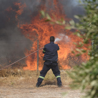 Συνεχίζουν να επιχειρούν οι πυροσβεστικές δυνάμεις σε Γορτυνία και Ανατολική Μάνη