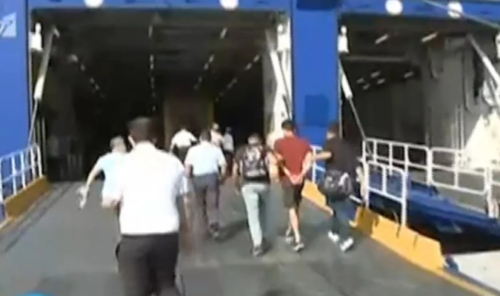 Επιβιβάστηκε στο πλοίο με προορισμό τον Κορυδαλλό ο καθ’ ομολογίαν δολοφόνος της Γαρυφαλλιάς